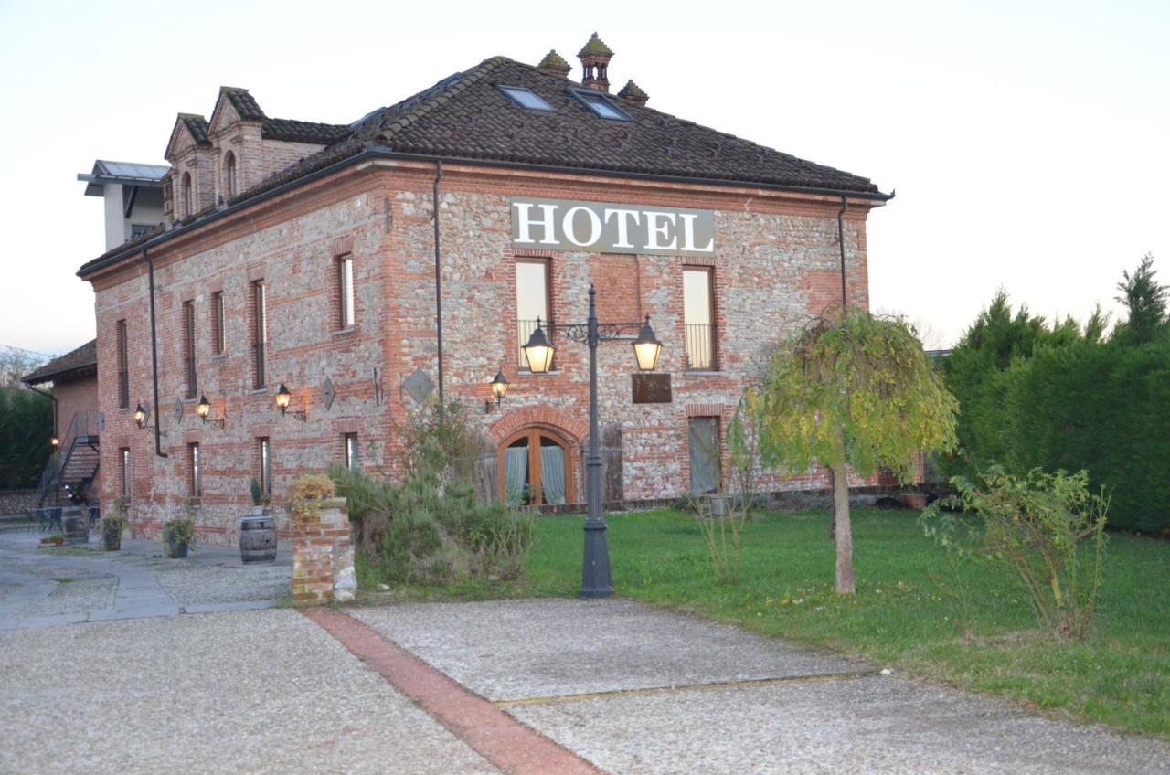 Hotel Le Botti Guarene Екстериор снимка