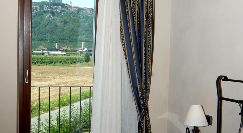 Hotel Le Botti Guarene Екстериор снимка