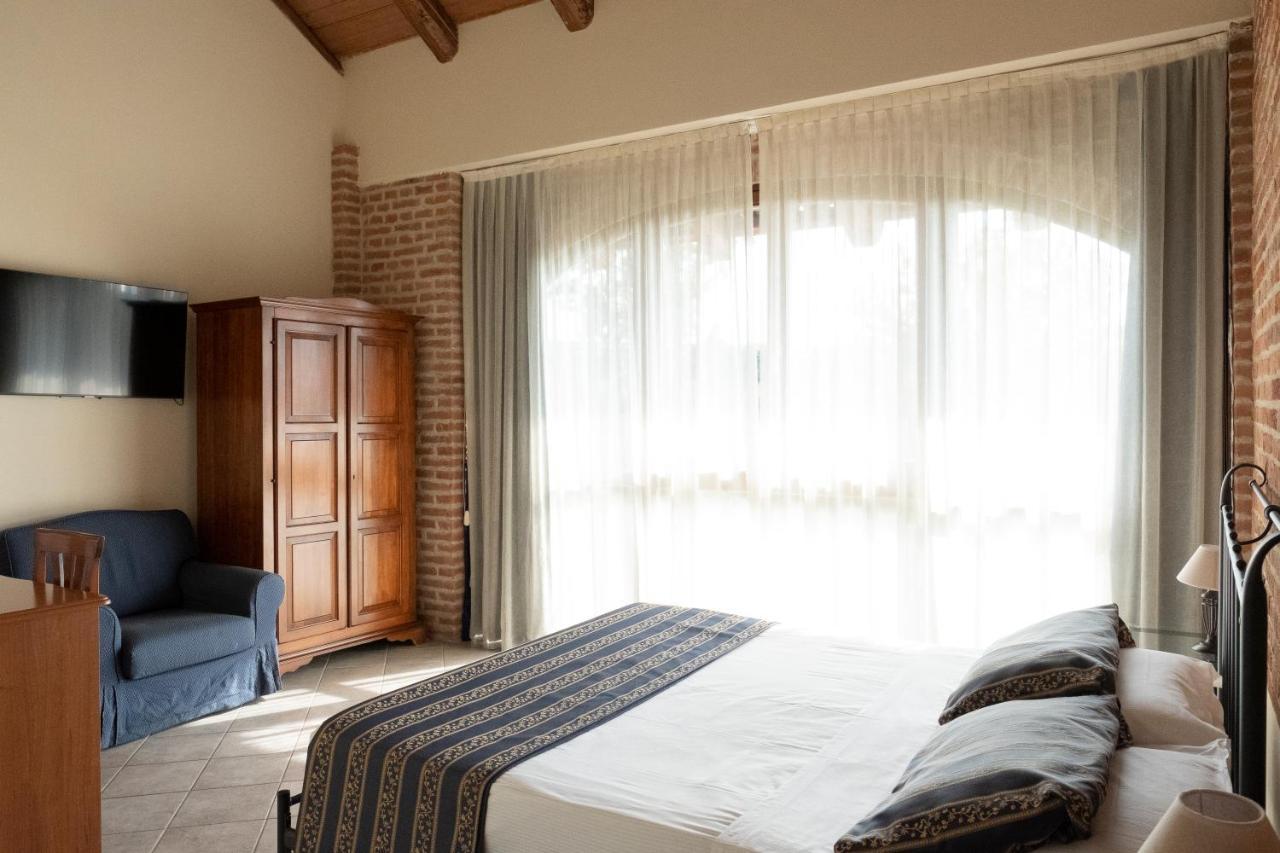 Hotel Le Botti Guarene Екстериор снимка