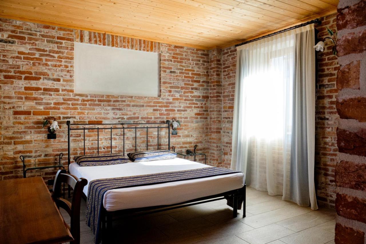 Hotel Le Botti Guarene Екстериор снимка