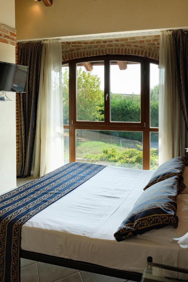 Hotel Le Botti Guarene Екстериор снимка