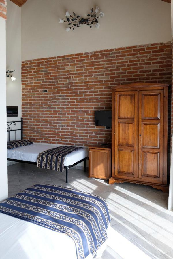 Hotel Le Botti Guarene Екстериор снимка