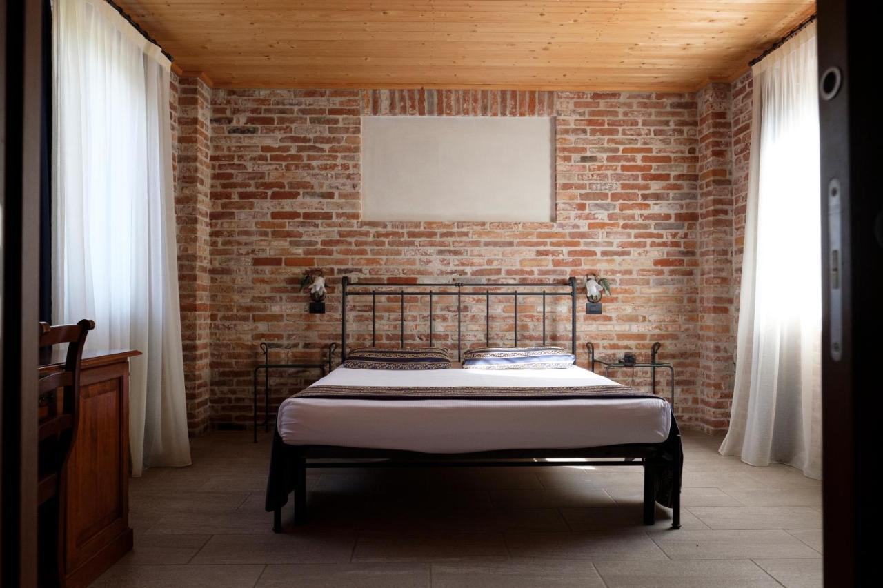 Hotel Le Botti Guarene Екстериор снимка