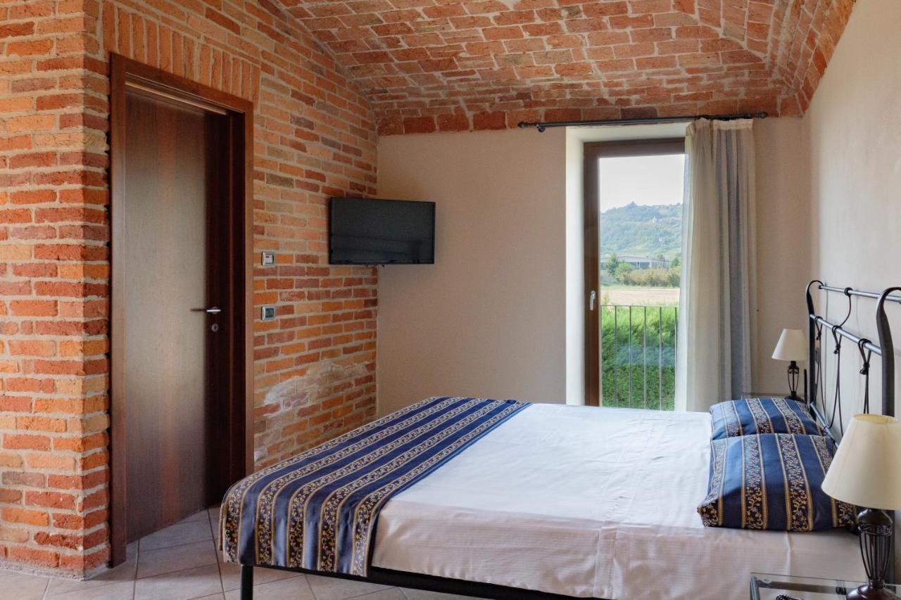 Hotel Le Botti Guarene Екстериор снимка