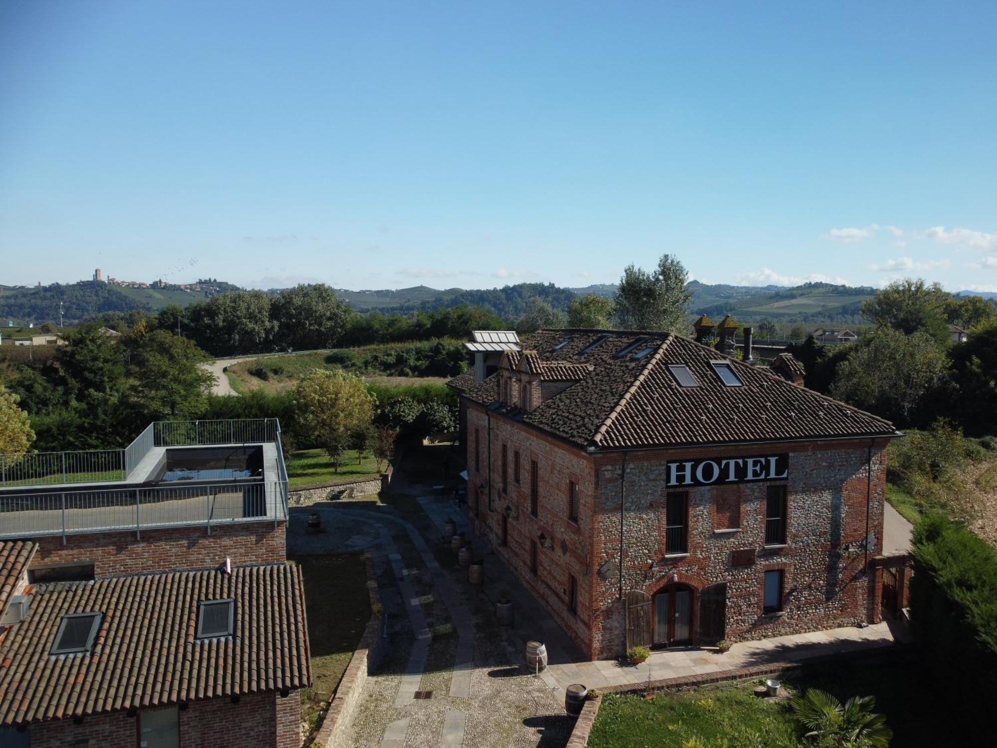 Hotel Le Botti Guarene Екстериор снимка