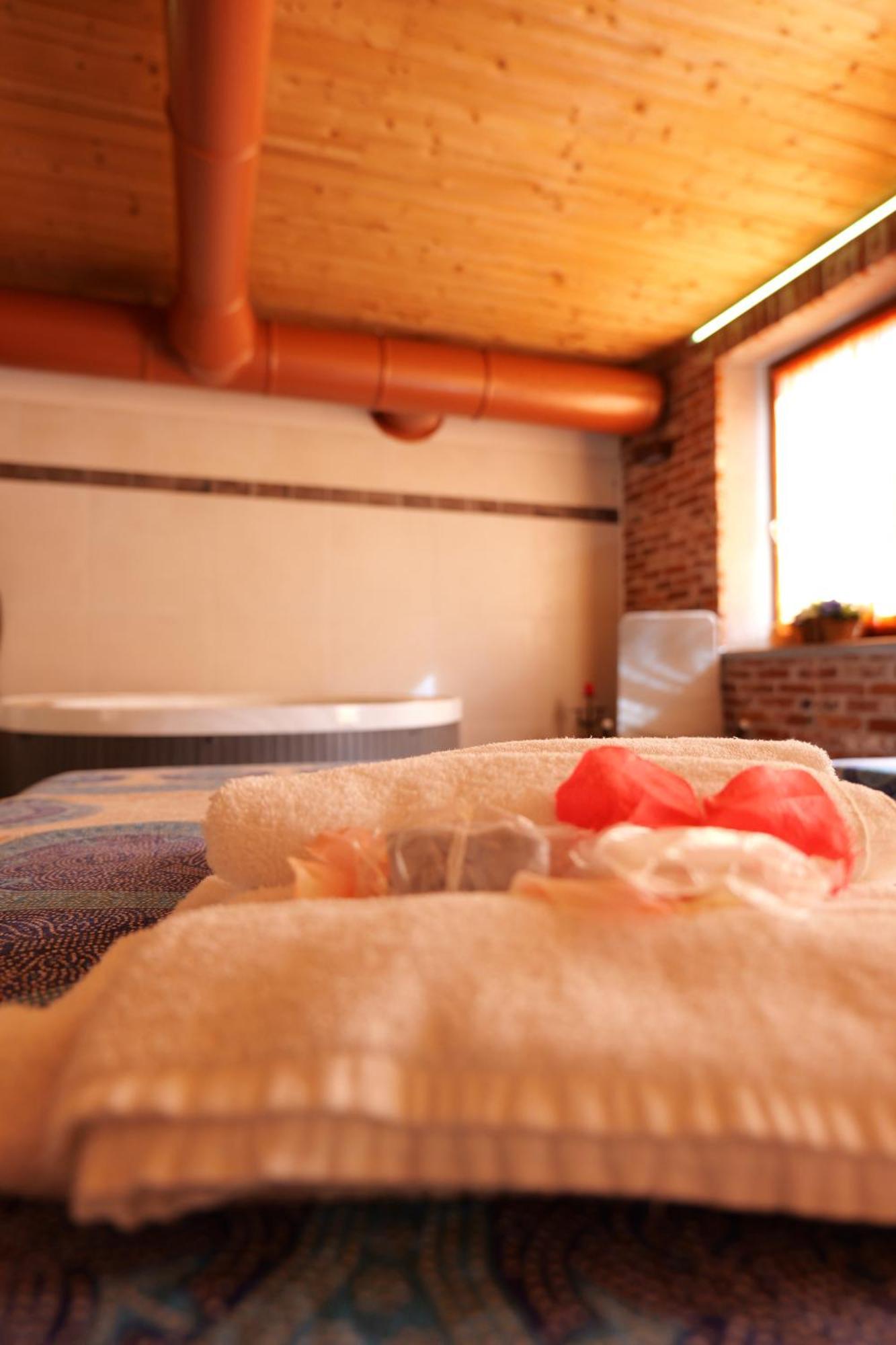 Hotel Le Botti Guarene Екстериор снимка