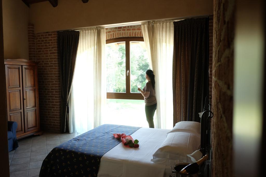 Hotel Le Botti Guarene Екстериор снимка