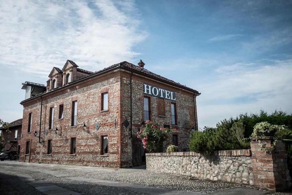 Hotel Le Botti Guarene Екстериор снимка