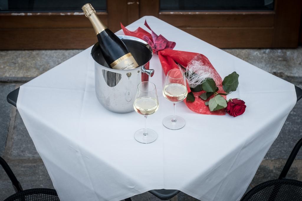 Hotel Le Botti Guarene Екстериор снимка