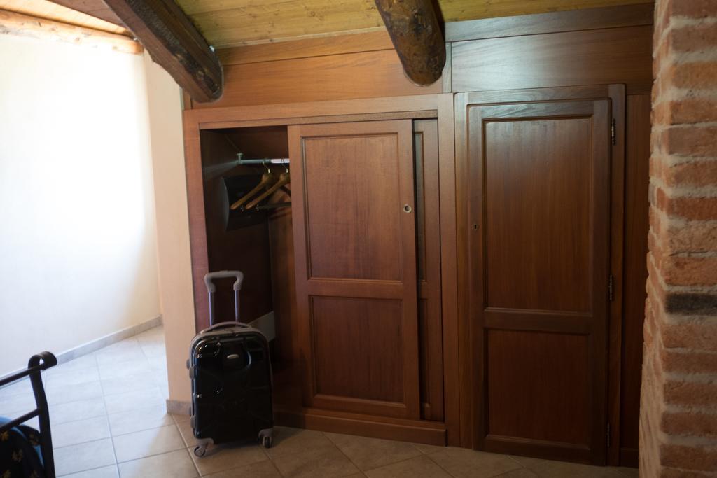 Hotel Le Botti Guarene Екстериор снимка