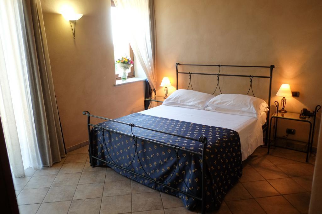 Hotel Le Botti Guarene Екстериор снимка
