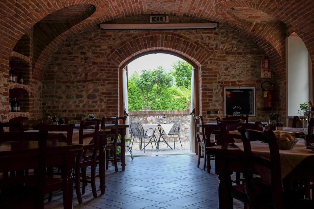 Hotel Le Botti Guarene Екстериор снимка